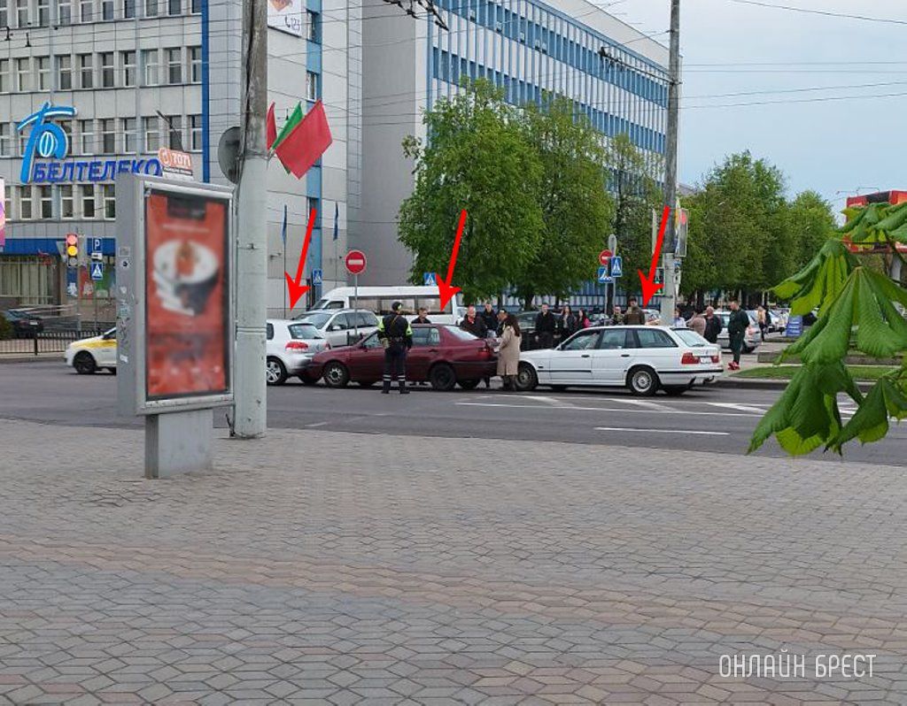 Очевидец: Сегодня в Бресте возле ЦУМа произошло ДТП из трех авто