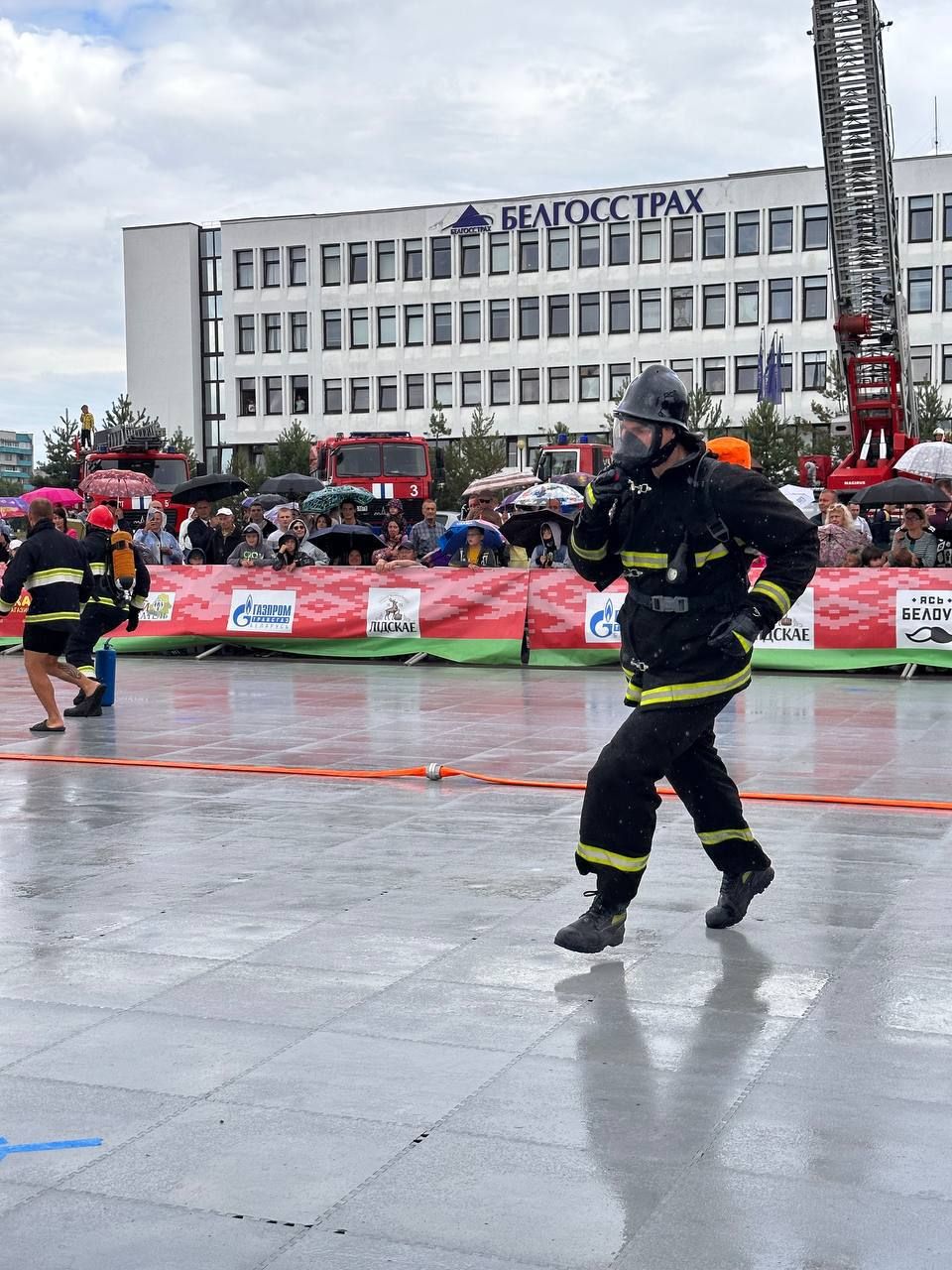 На площадке у администрации Московского района стартовали соревнования «Сильнейший пожарный спасатель «Брестский рубеж-2023»