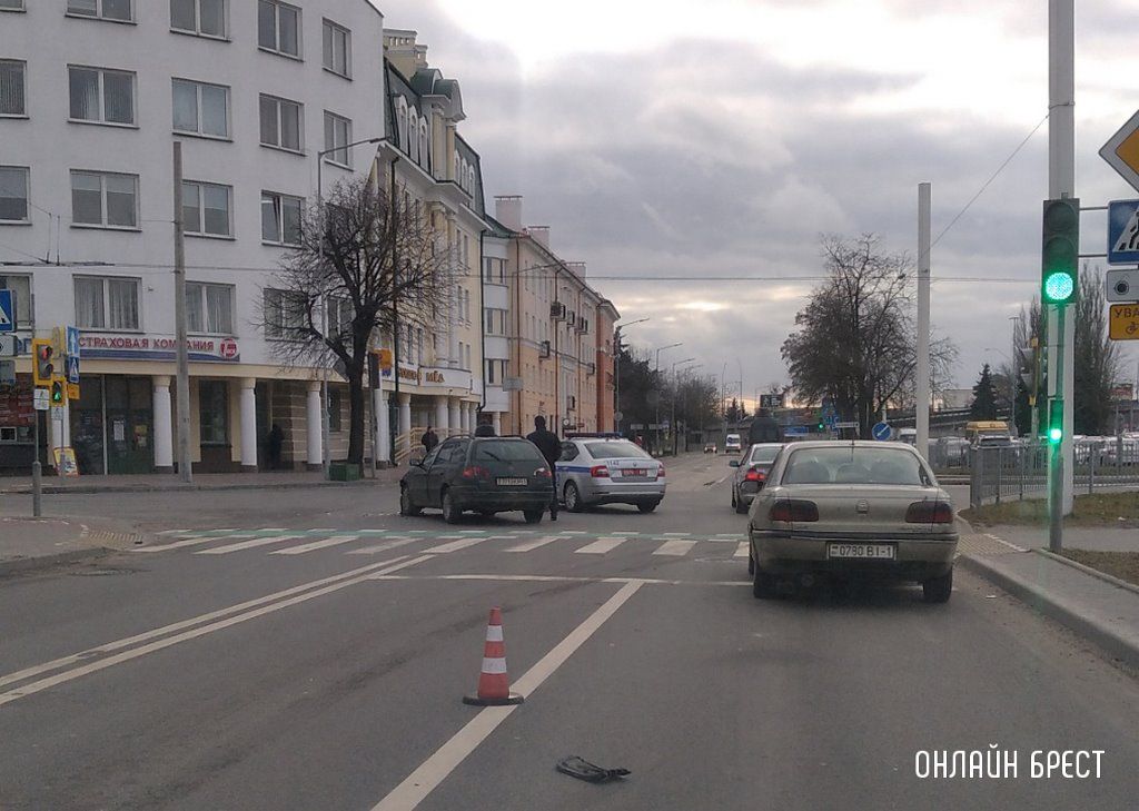 Очевидец: На Орджоникидзе в Бресте произошло ДТП с участием такси
