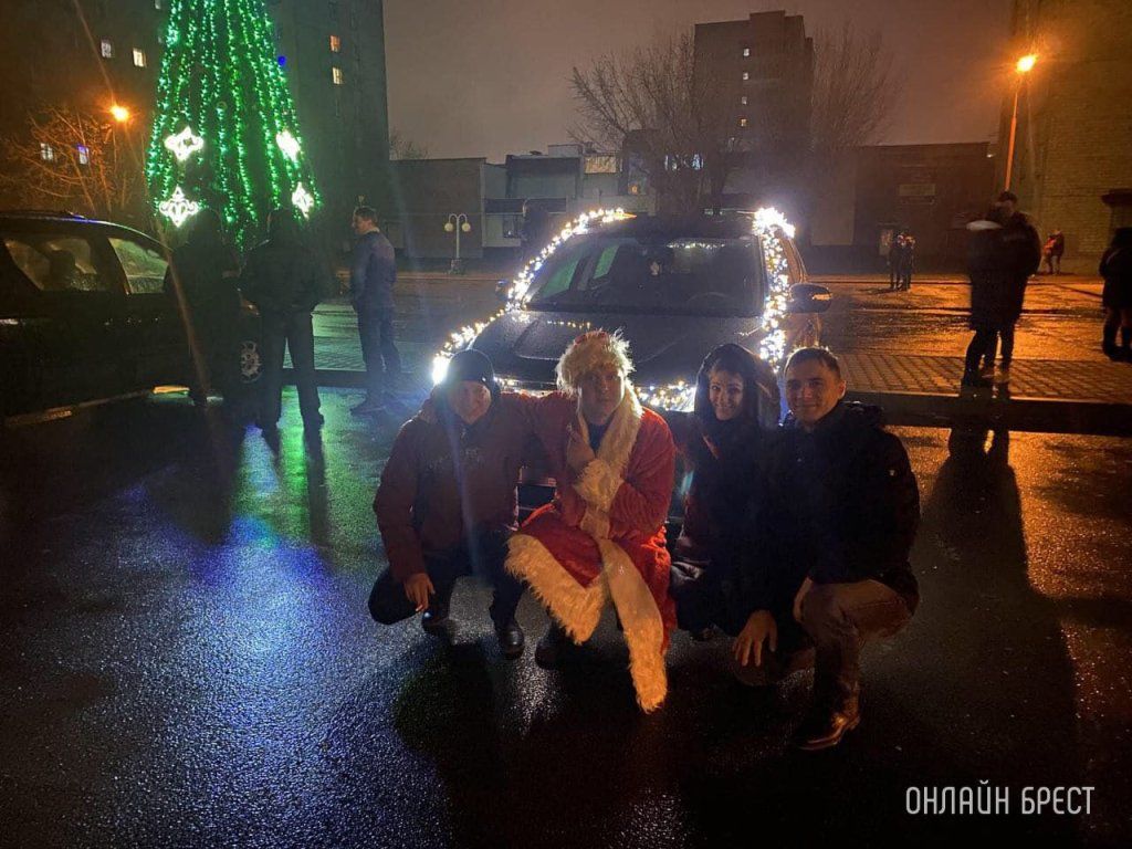Читатель: Праздничный автомобиль на улицах Бреста :)