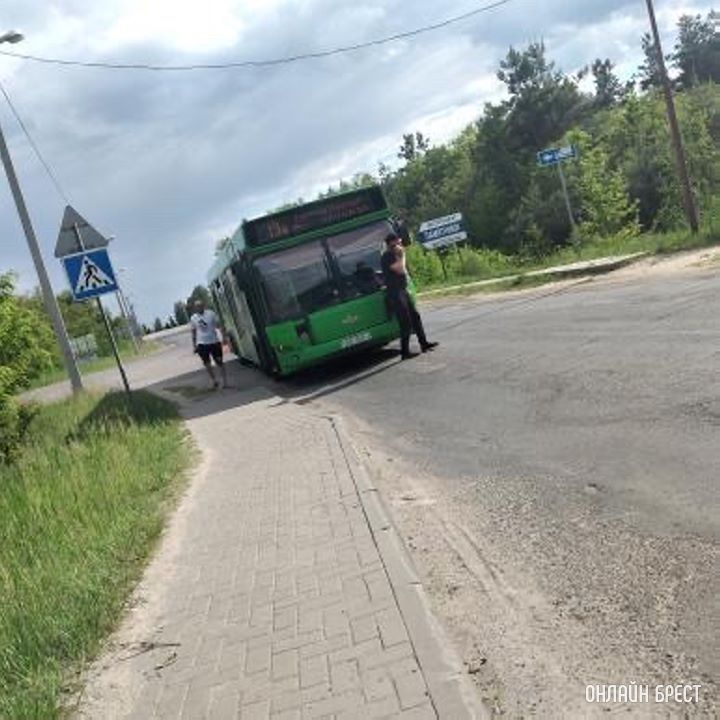 Вчера в Бресте автобус 13а попал в ДТП