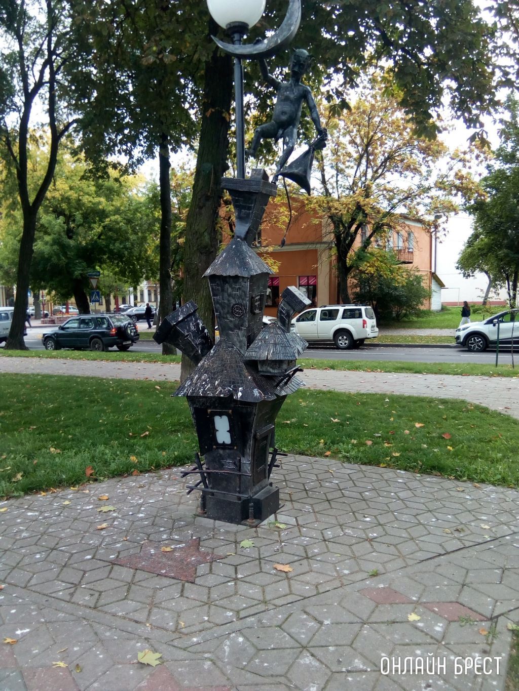 Вот в таком состоянии фонари на Гоголя в Бресте