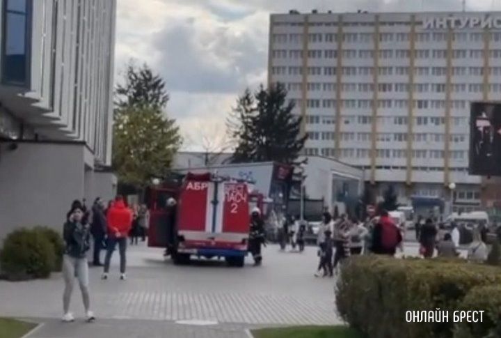 Читатель: Брест, ЦУМ. Кто в курсе, что там сегодня случилось? Или учения?