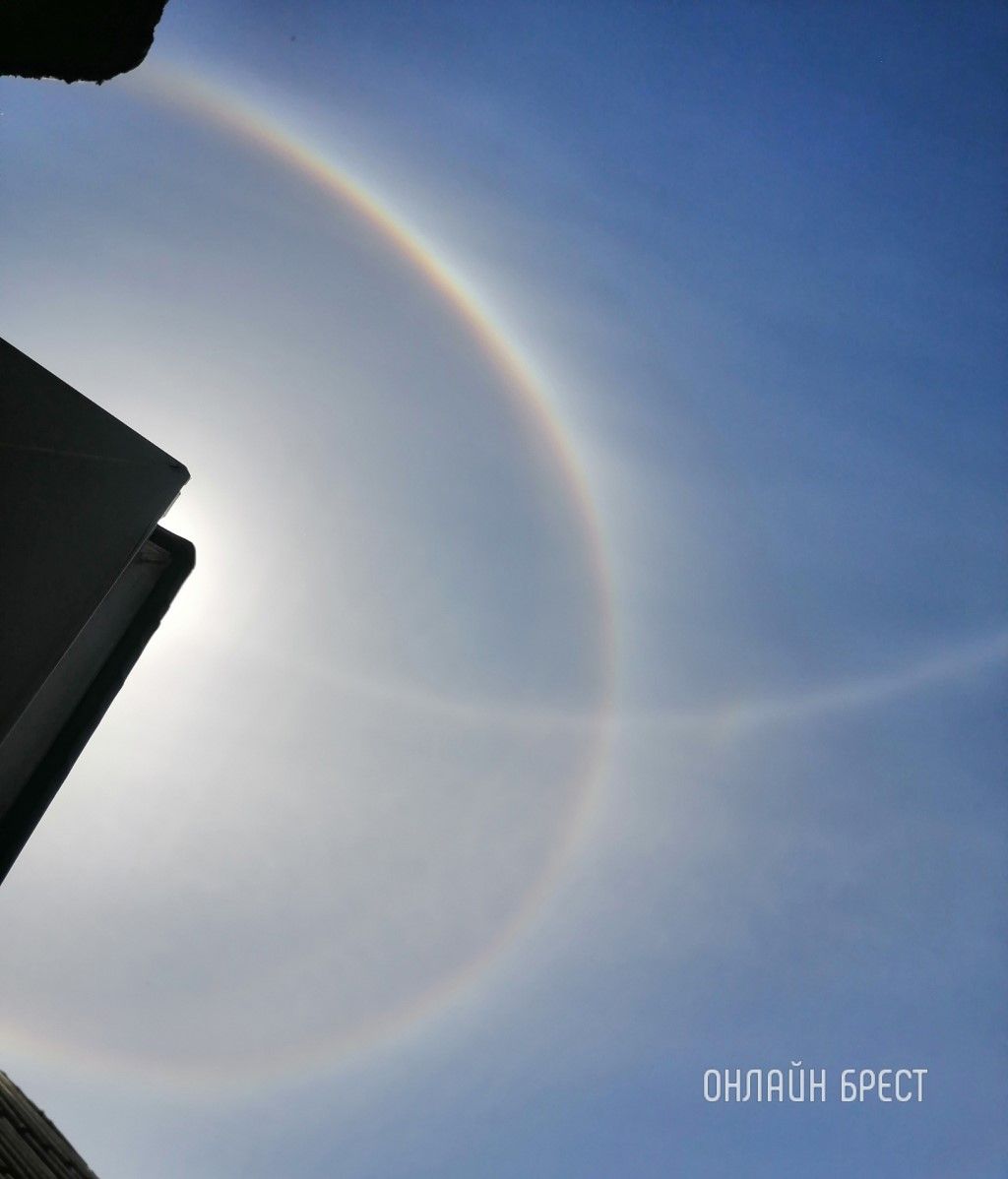 Читатель: Сегодня удалось наблюдать редкое оптическое явление. Длилось оно несколько минут. Фото сделаны в Ивацевичском районе