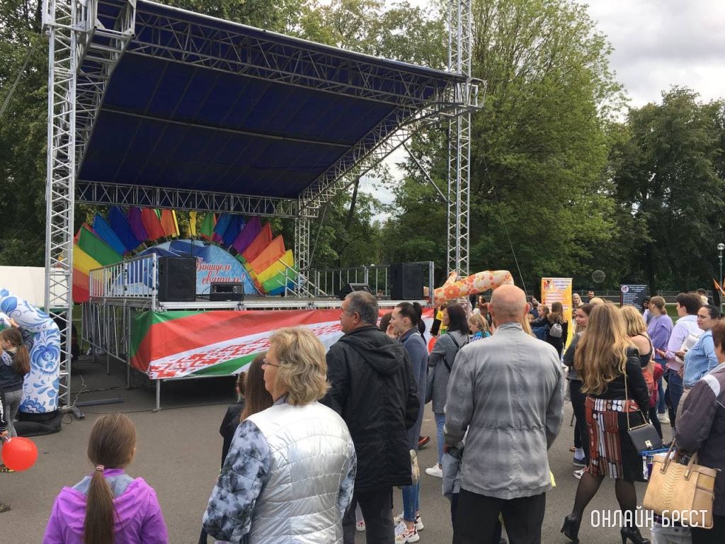 «Веселый звонок» проходит на Набережной Бреста