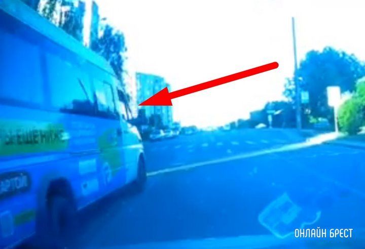 Читатель: Зачем он это сделал? Ведь так можно и без прав остаться. Видео снято в  Бресте