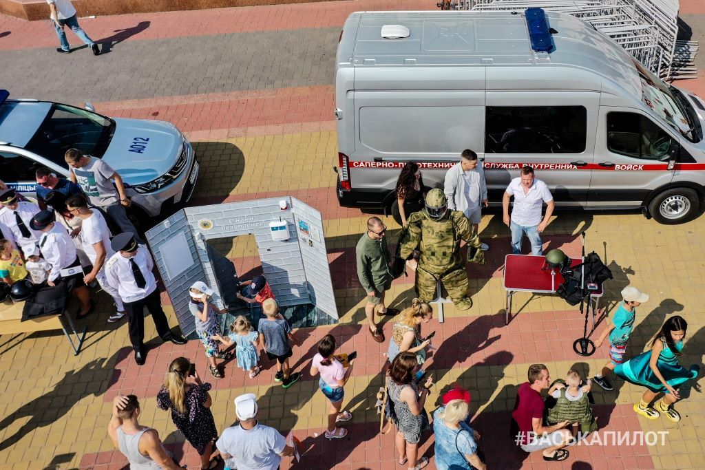 85-летие Госавтоинспекции. Прямо сейчас на пл. Ленина в Бресте