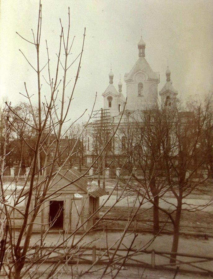 Читатель: Брест, вид на Cвято-Симеоновский кафедральный собор с разницей более ста лет