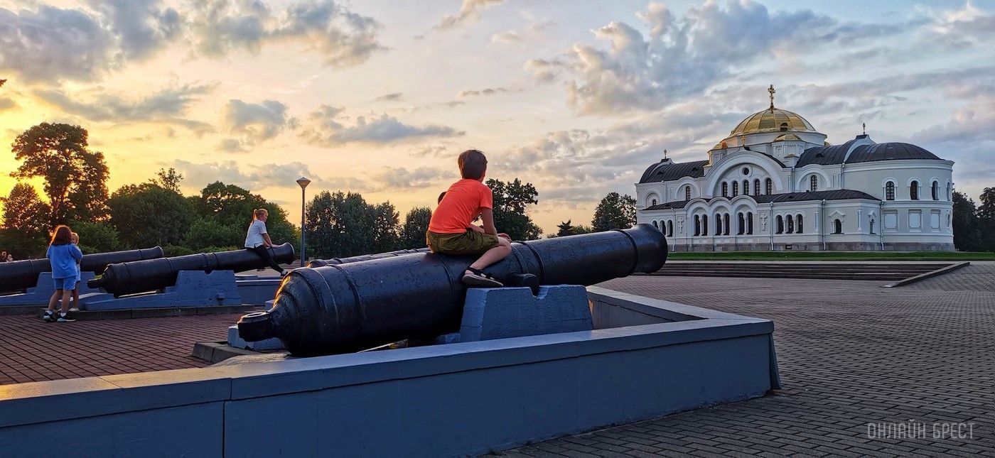 Читатель: Вечерняя Брестская крепость и Западный Буг