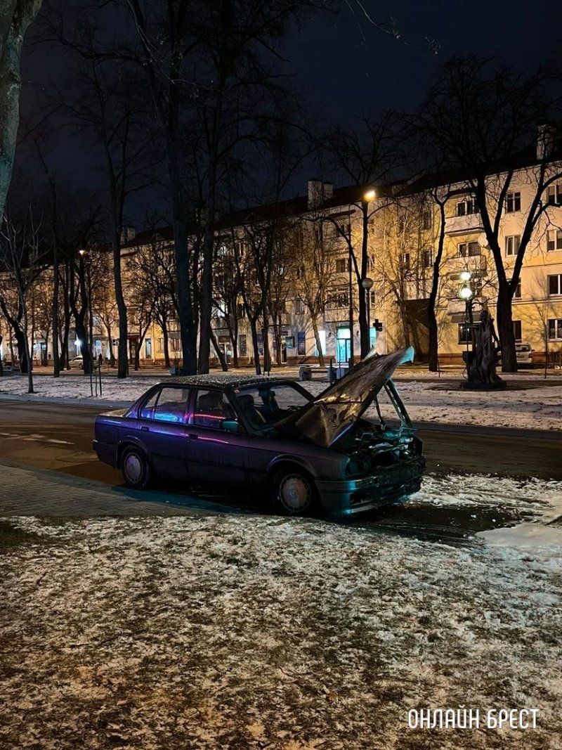 Читатель: Сегодня в Бресте на  Гоголя горела BMW