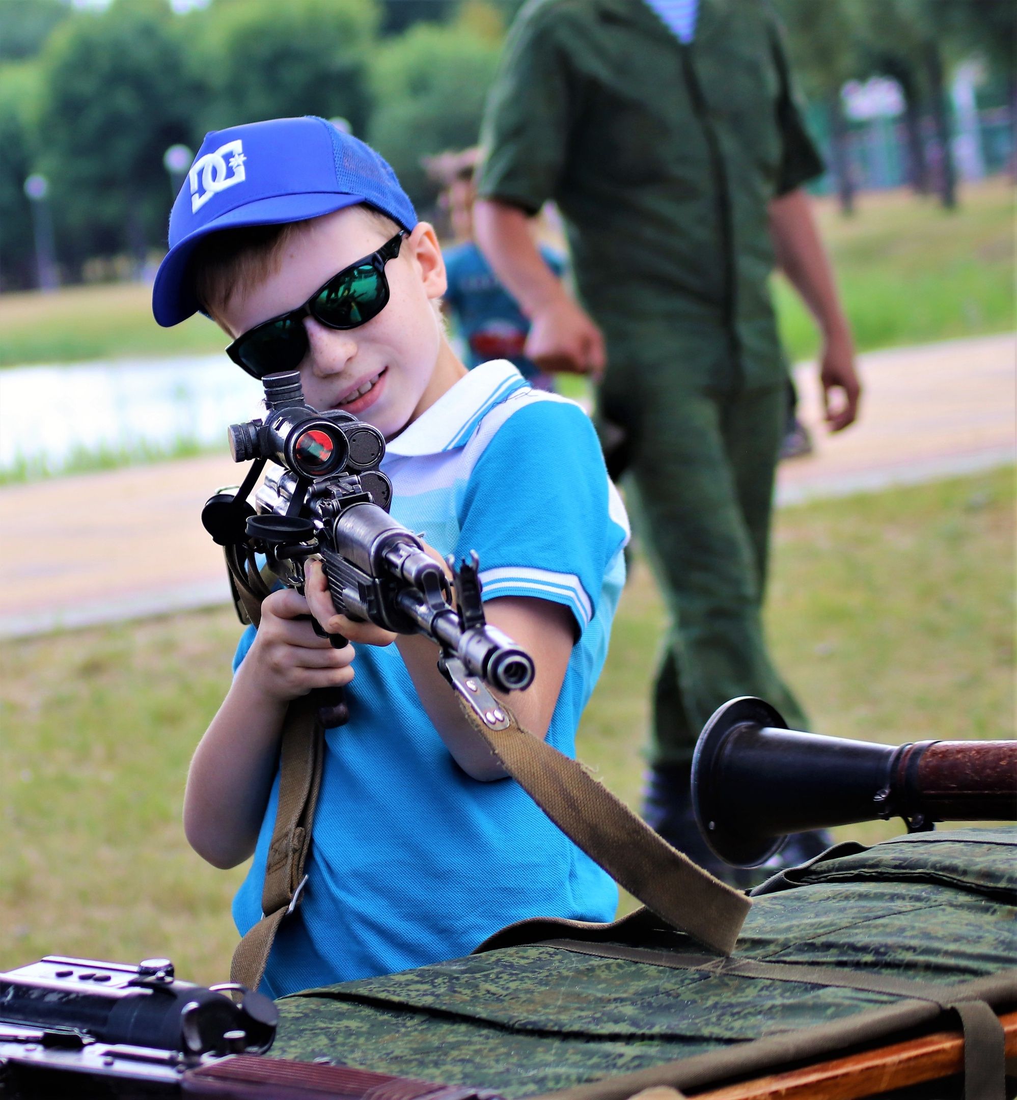 Читатель: Брестские десантники организовали выставку вооружения и военной техники для жителей Малориты