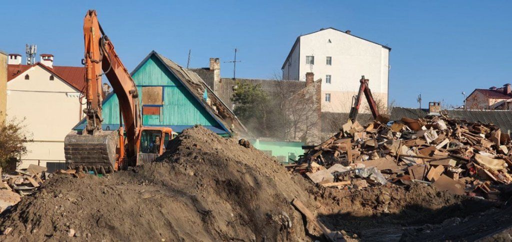 В Бресте на 17 Сентября сносят старые дома