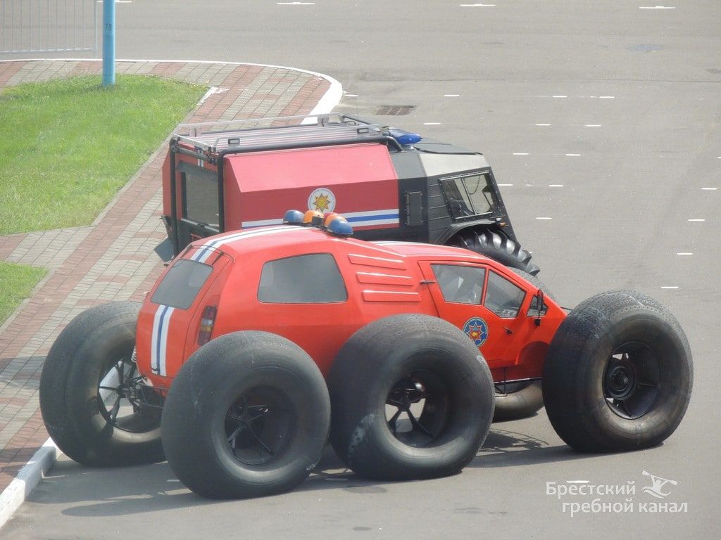 В Бресте на парковке Гребного канала собирается пожарная техника