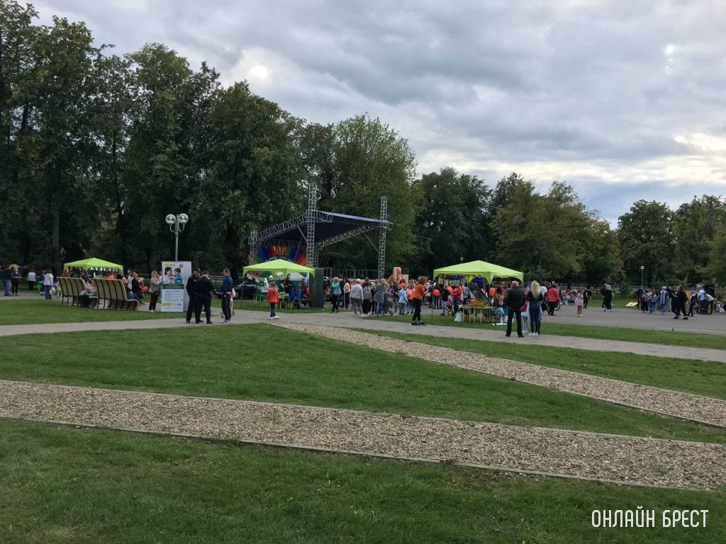 «Веселый звонок» проходит на Набережной Бреста
