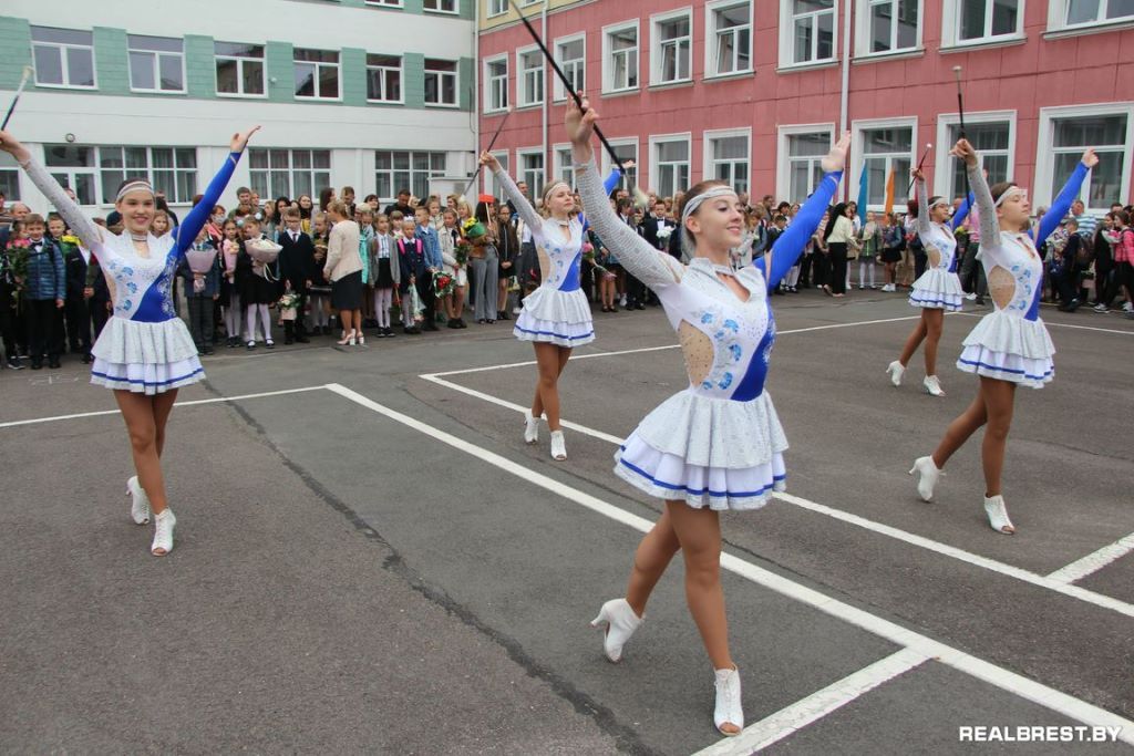 Фоторепортаж. Как прошел День знаний в Бресте в Гимназии №1