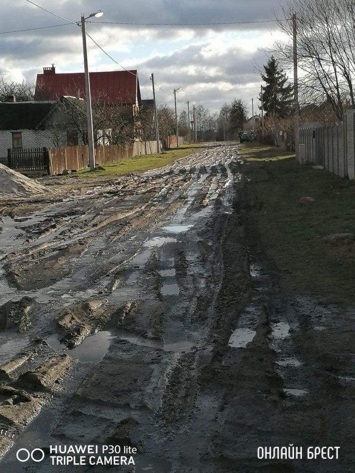 Читатель: Вот такая у нас дорога :(( Брестский район, д. Прилуки, ул. Грудковая.