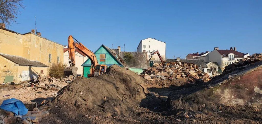 В Бресте на 17 Сентября сносят старые дома