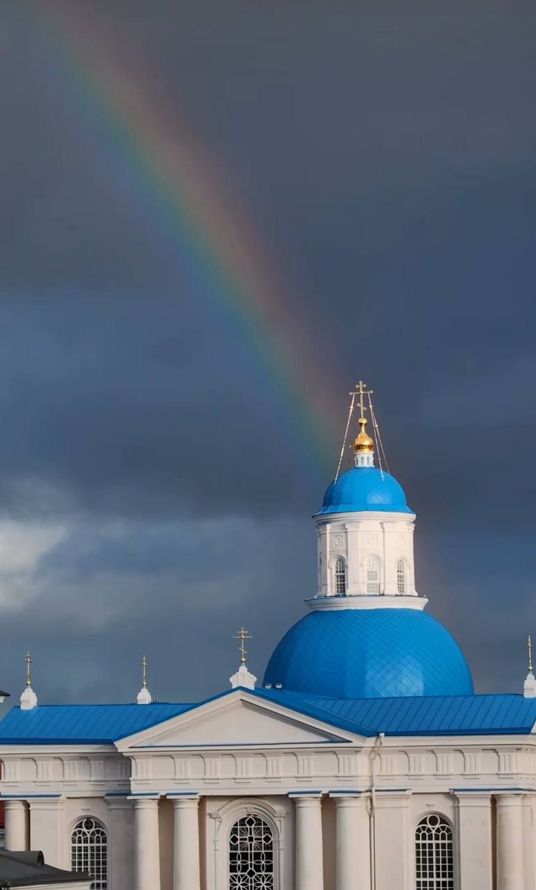 В Барановичах в декабре показали настоящую радугу