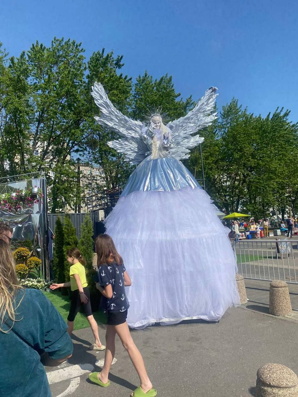 Небольшой фоторепортаж. Сегодня у торгового центра «Экватор» в Бресте