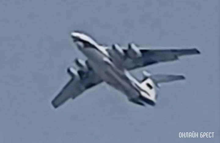 Что за самолёт так низко летел над Брестом?