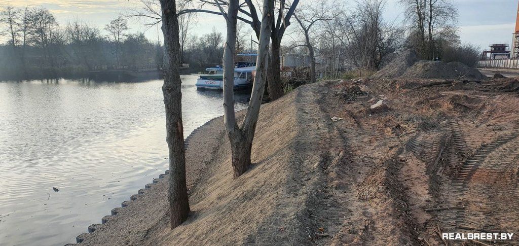 Фотопрогулка по строительной площадке нового участка набережной в Бресте
