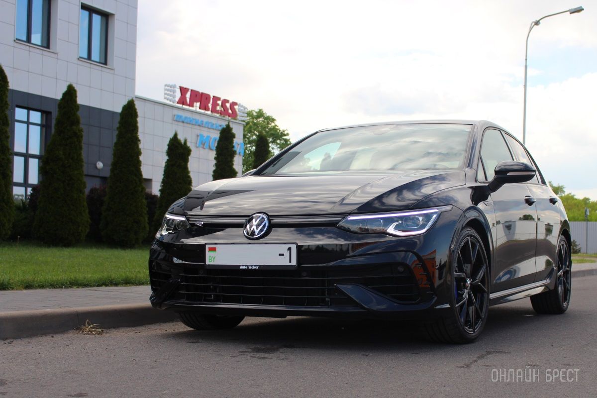 Читатель: Редкий для наших дорог Golf R. Фото сделаны в Бресте