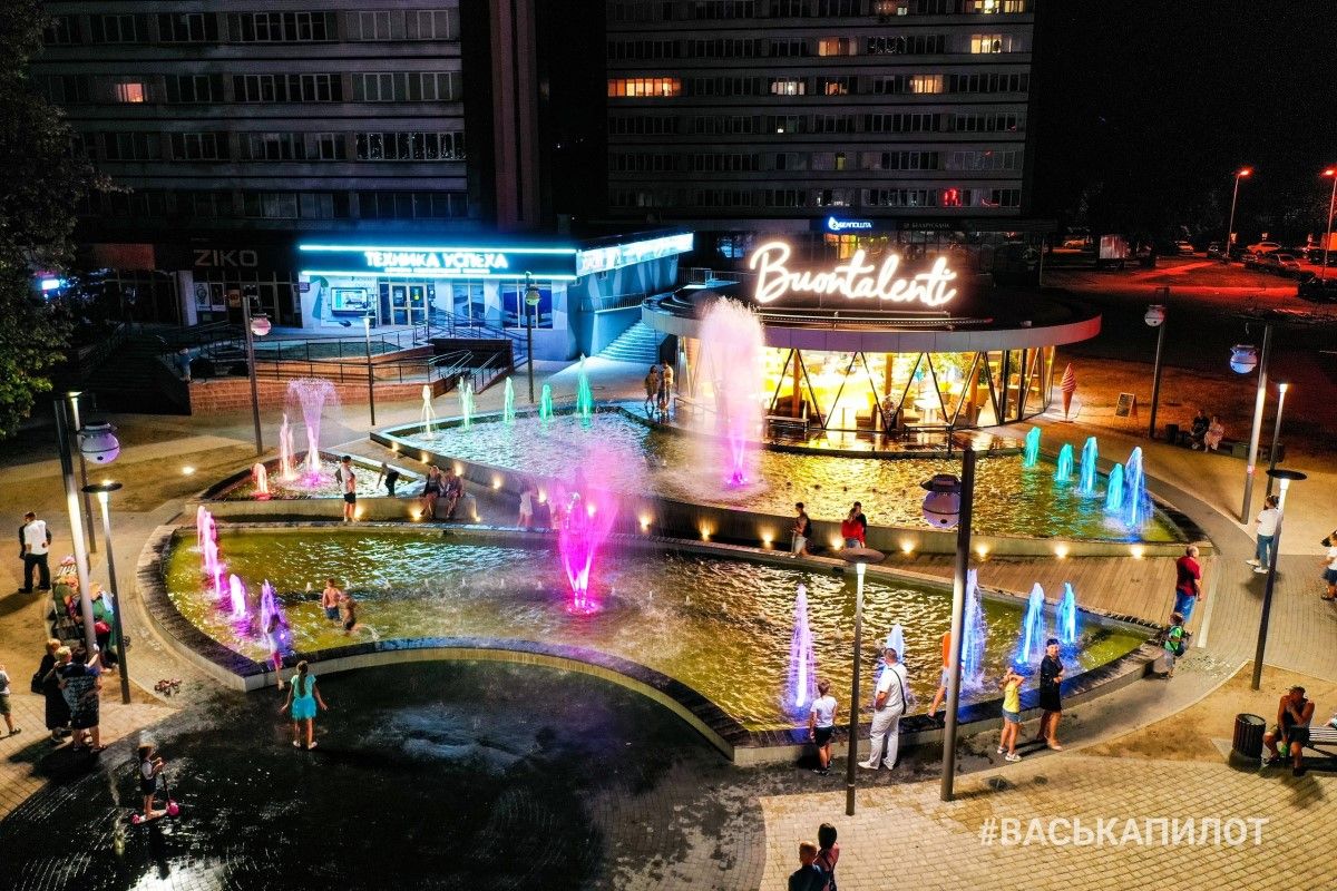 Посмотрите, как крутая атмосфера была на Советской в Бресте