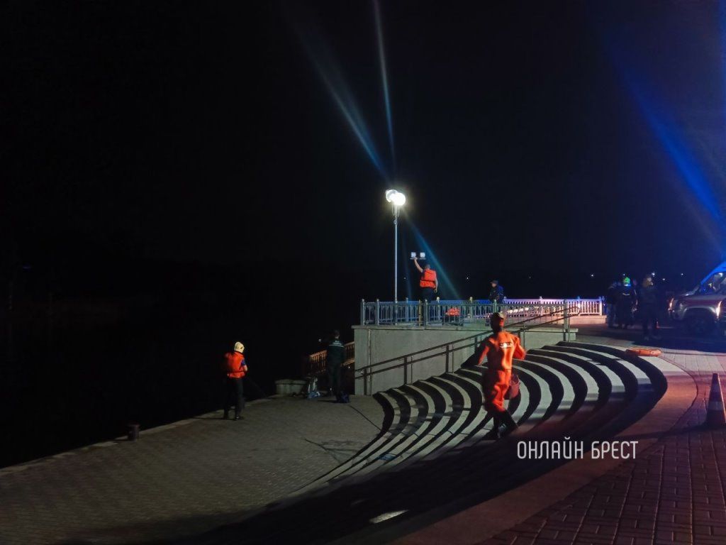 Читатель: Сегодня в Бресте на Набережной была операция по спасению мужчины