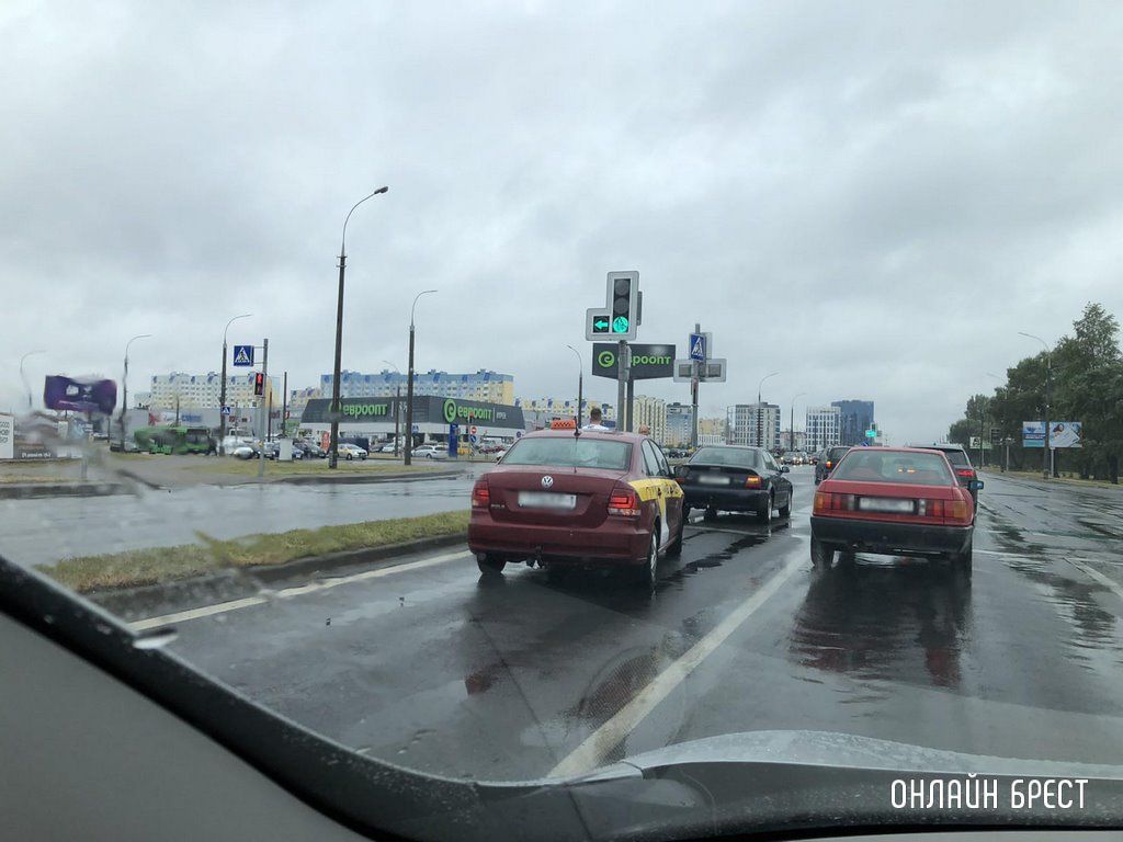 Сегодня в Бресте произошло несколько ДТП. Публикуем фото и видео с места происшествий