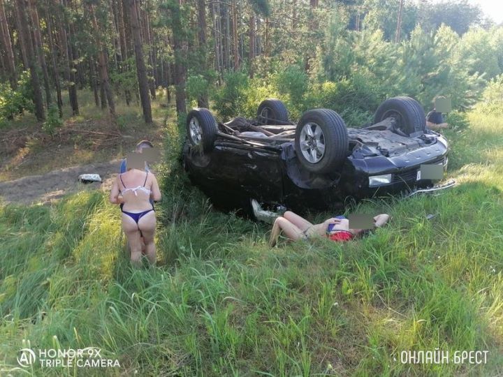 Первые кадры после ДТП, которое произошло в Брестской области под Малоритой