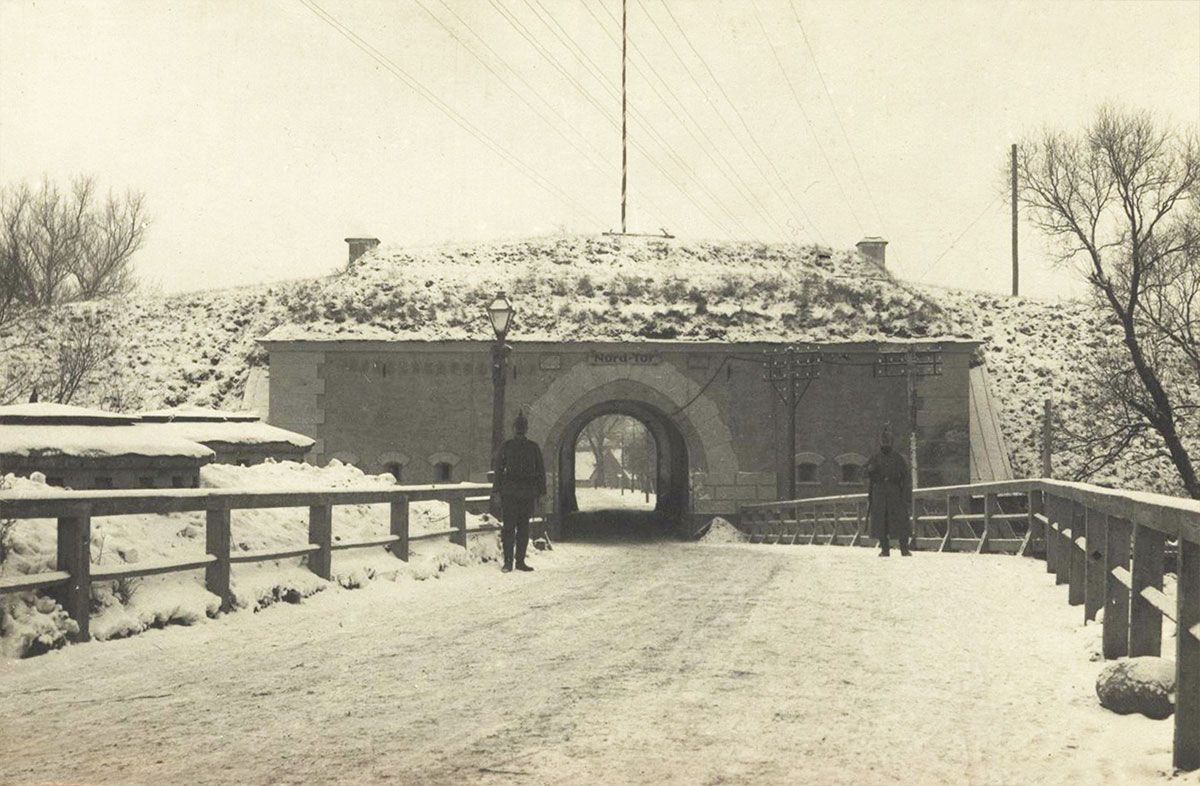 Читатель: Александровские (Северные) ворота крепости. Брест, 1915 год