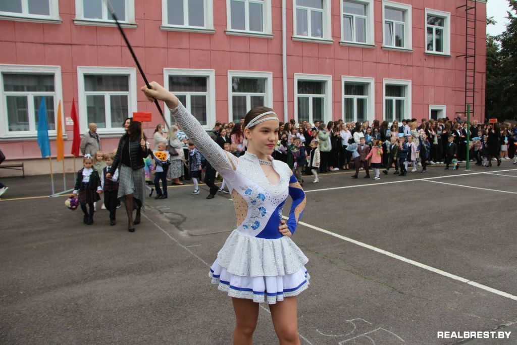 Фоторепортаж. Как прошел День знаний в Бресте в Гимназии №1