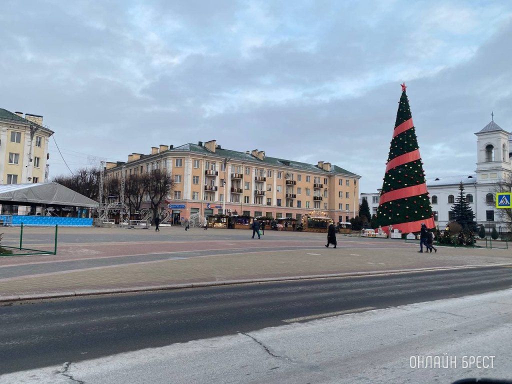 Читатель: Новогоднее настроение. Брест, пл. Ленина