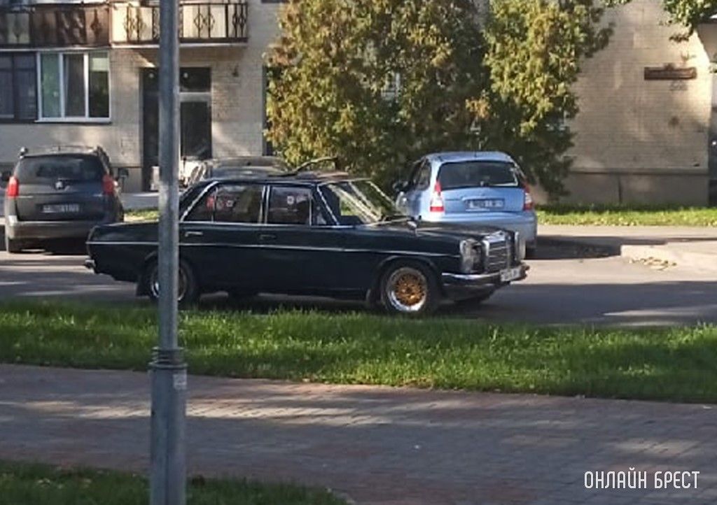 Что за автомобиль? Фото сделано в Бресте