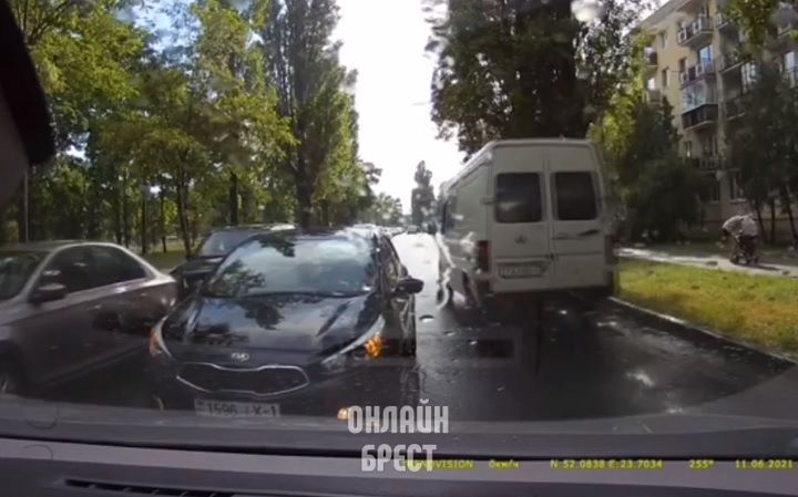 Хотел объехать пробку. Ситуация на дорогах Бреста