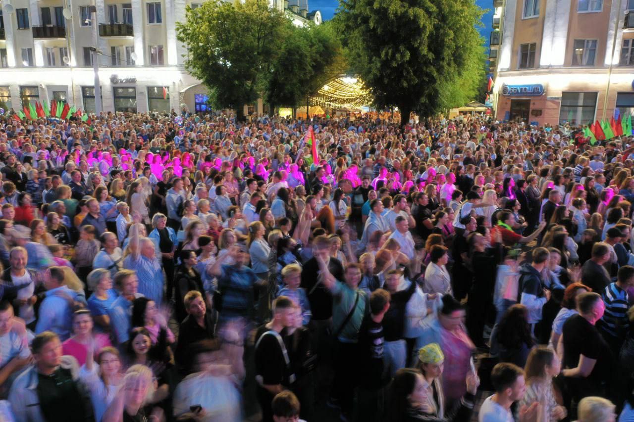 Посмотрите на праздничный концерт и салют в Бресте 3 июля с высоты