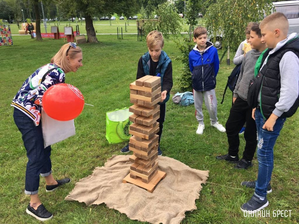 «Веселый звонок» проходит на Набережной Бреста