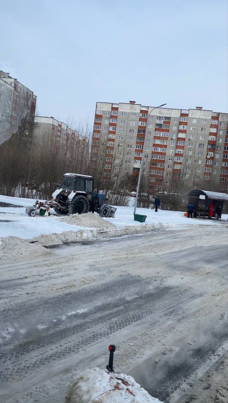 Заснеженный Брест из кабины снегоуборочной машины