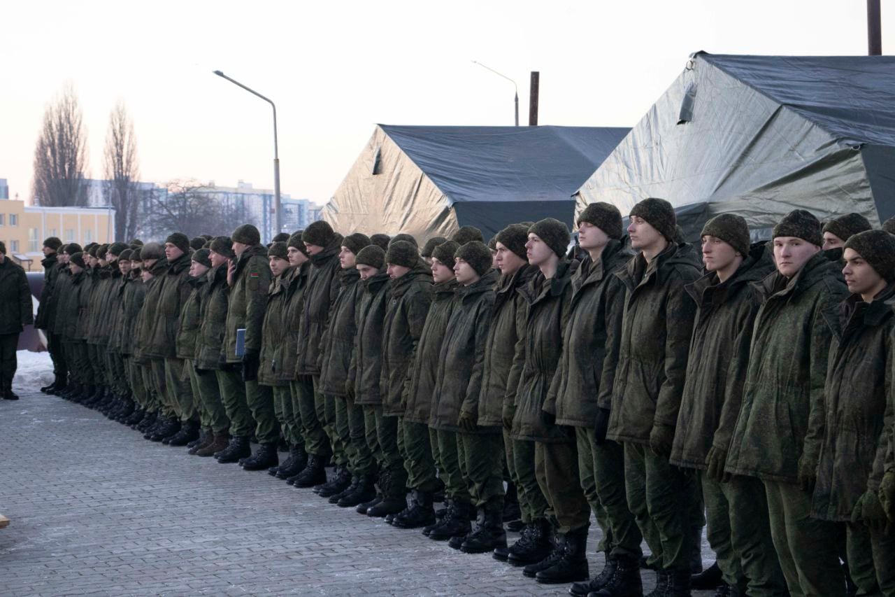 В Бресте на территории 38-й десантно-штурмовой бригады в крещенской купели окунулись более 500 человек