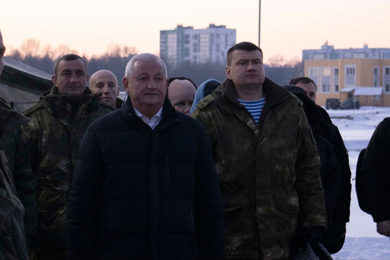 В Бресте на территории 38-й десантно-штурмовой бригады в крещенской купели окунулись более 500 человек