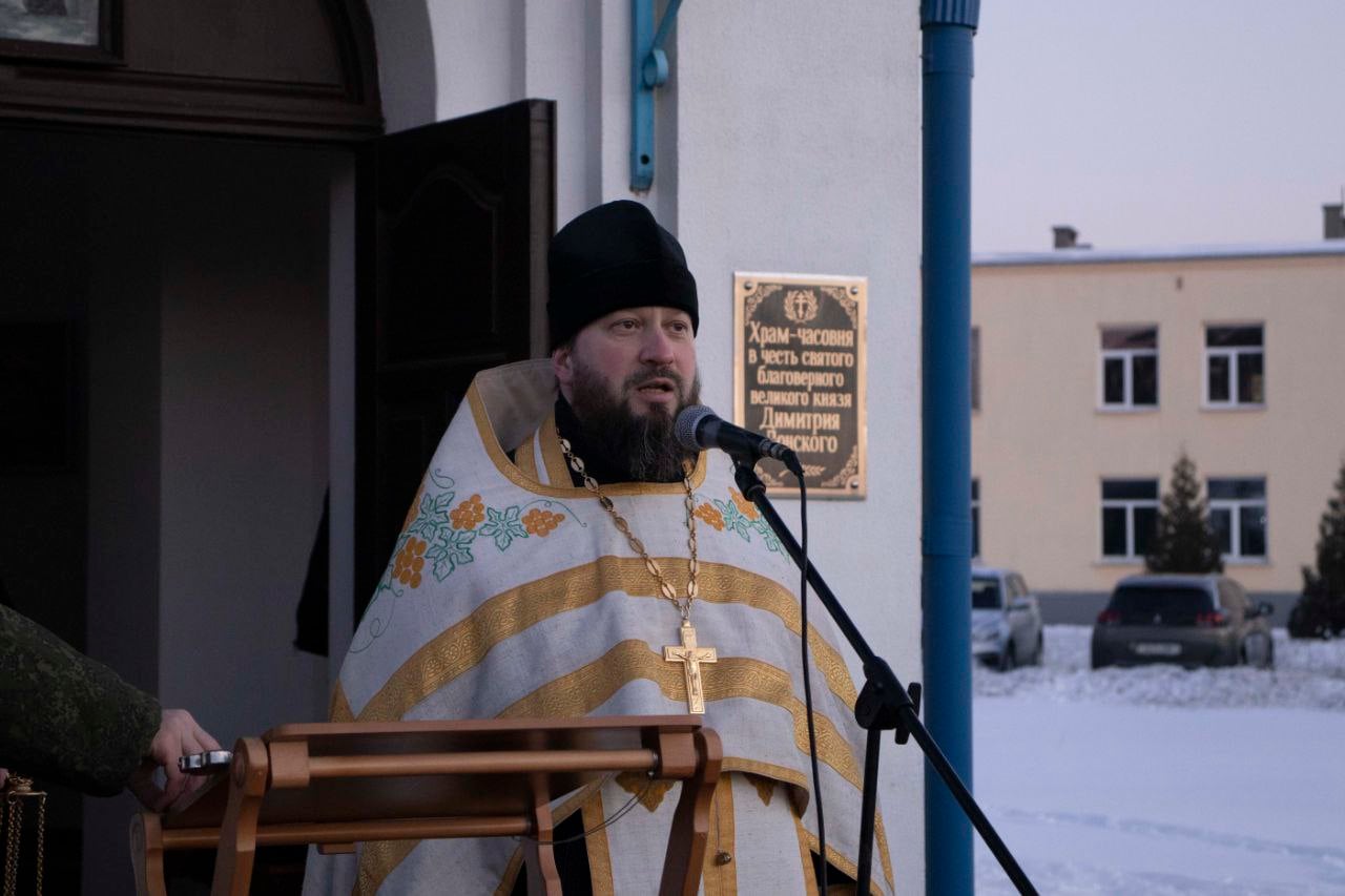 В Бресте на территории 38-й десантно-штурмовой бригады в крещенской купели окунулись более 500 человек