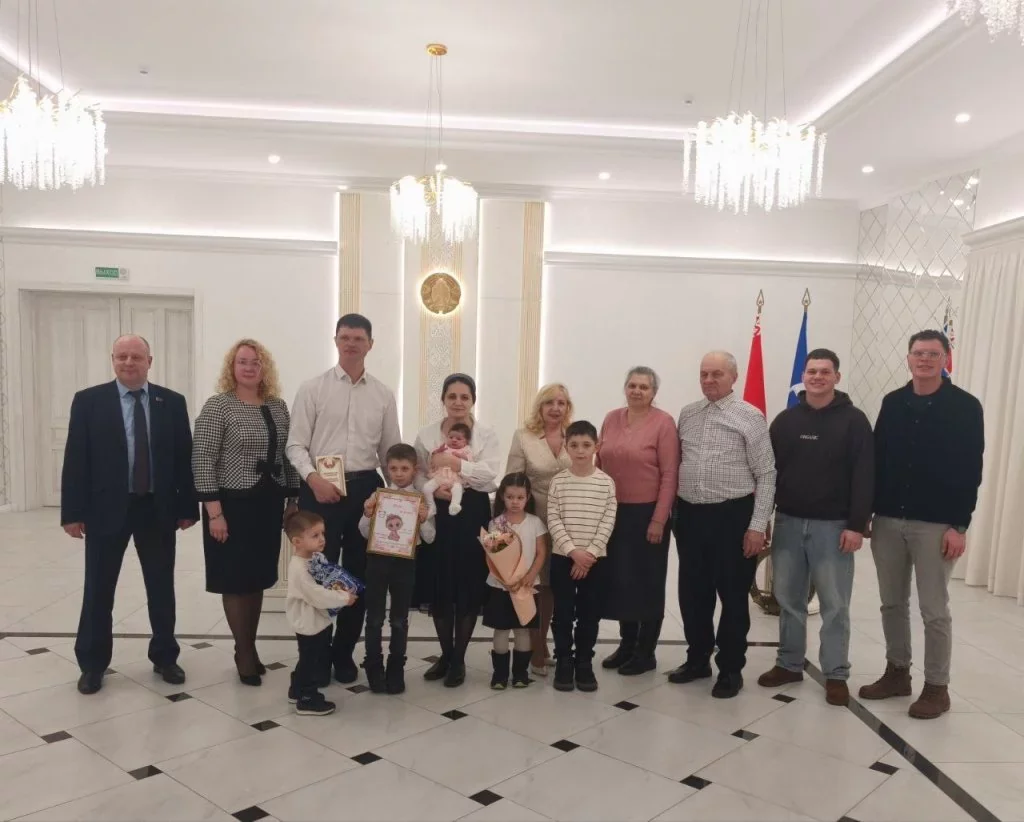 Пятеро детей — это счастье! В Бресте чествовали семью Кудынюк