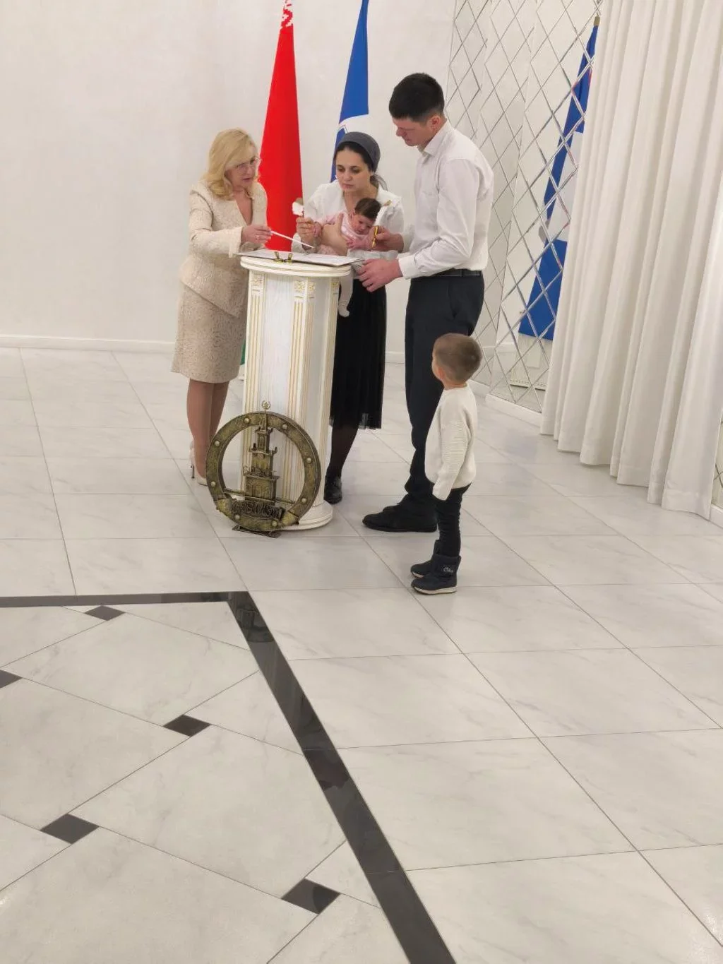 Пятеро детей — это счастье! В Бресте чествовали семью Кудынюк