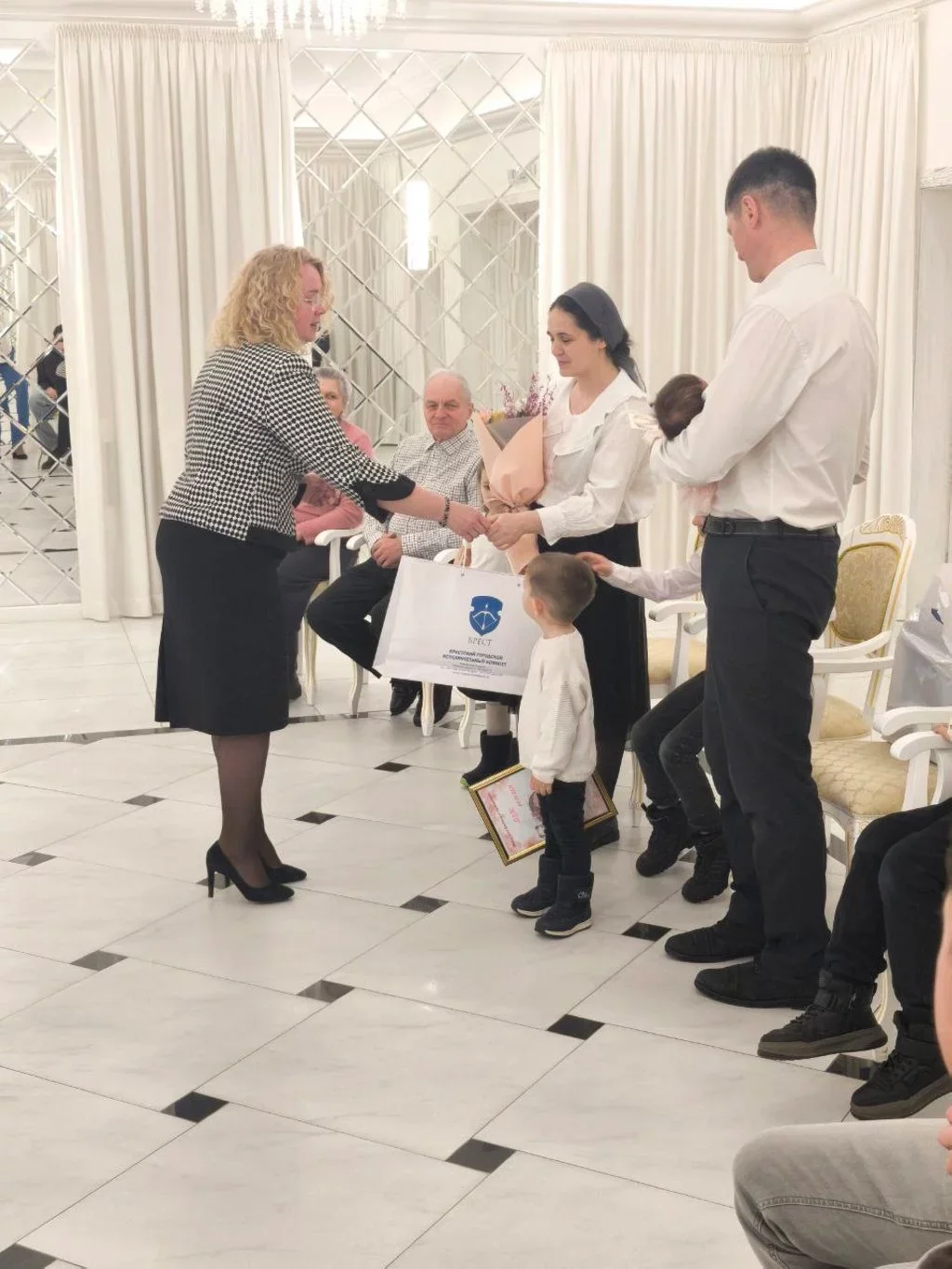 Пятеро детей — это счастье! В Бресте чествовали семью Кудынюк