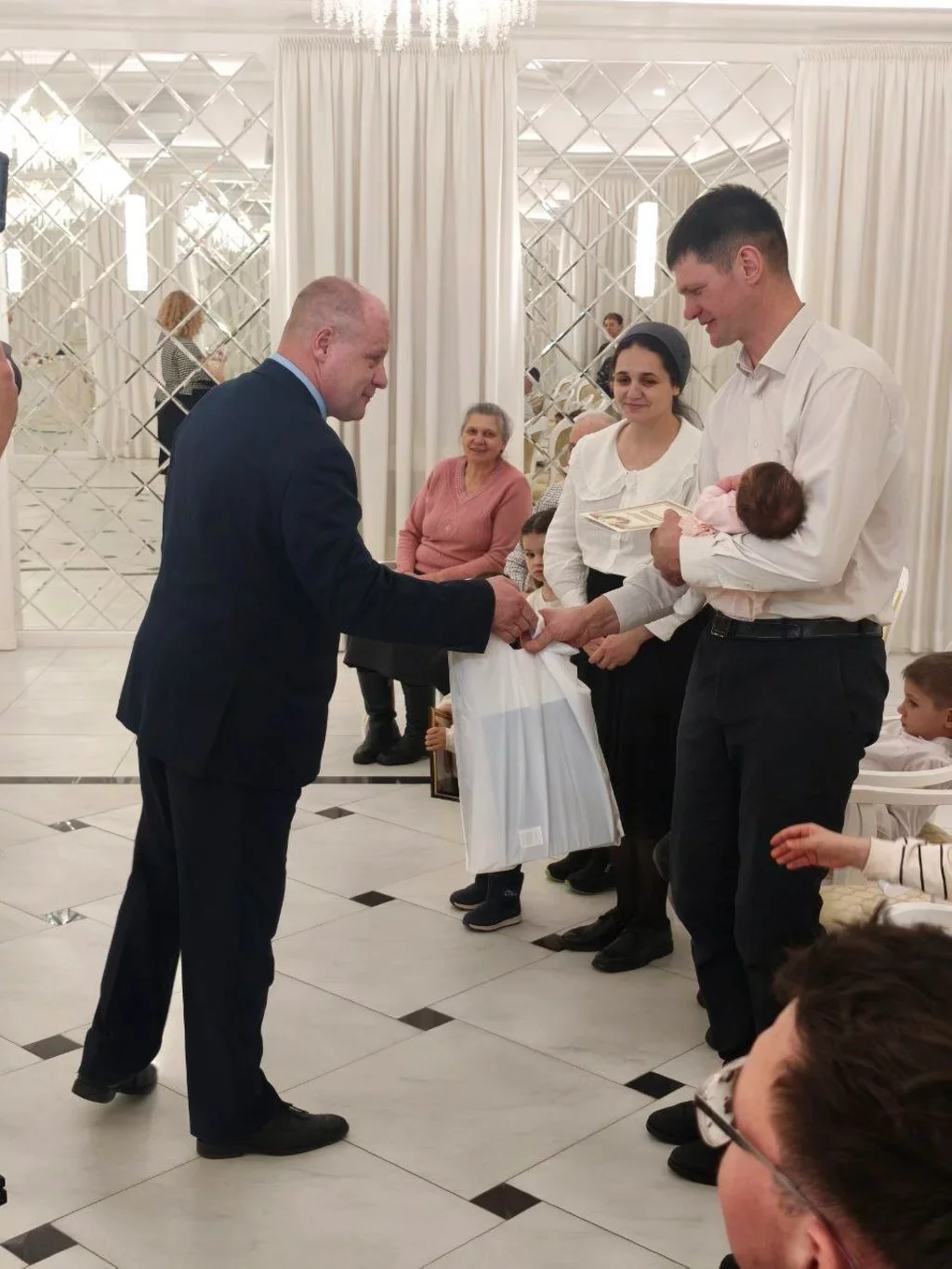 Пятеро детей — это счастье! В Бресте чествовали семью Кудынюк