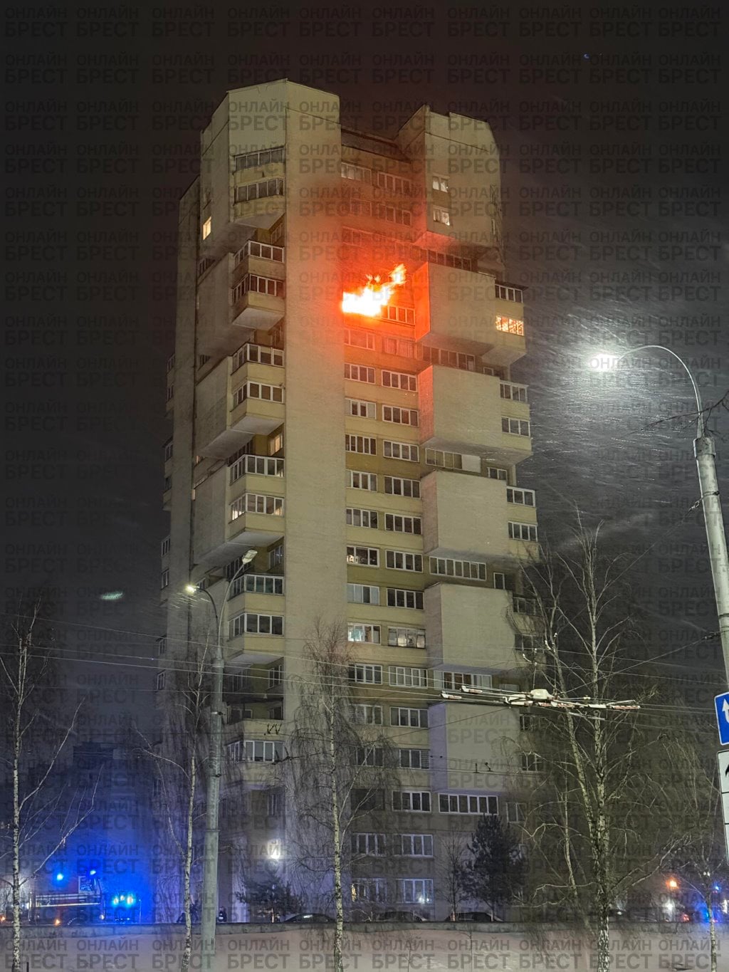 Ночью в Бресте вспыхнул серьёзный пожар в двадцатиэтажке