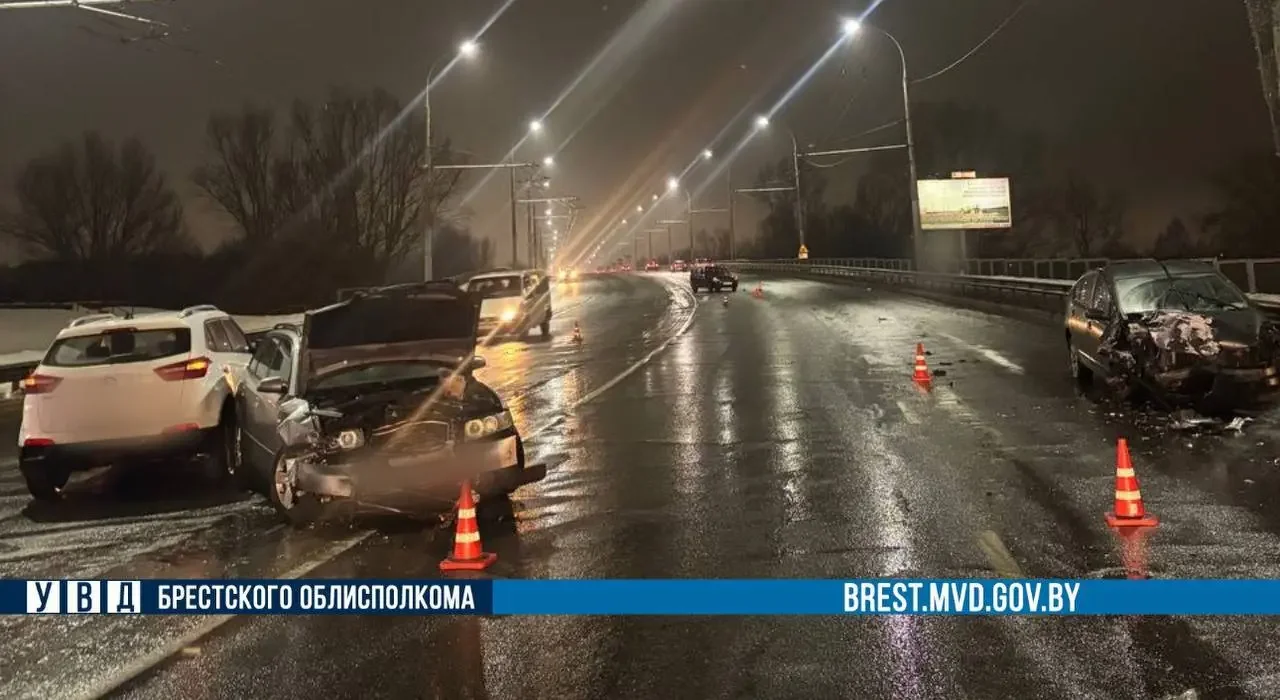 В Бресте произошло ДТП с участием нескольких автомобилей