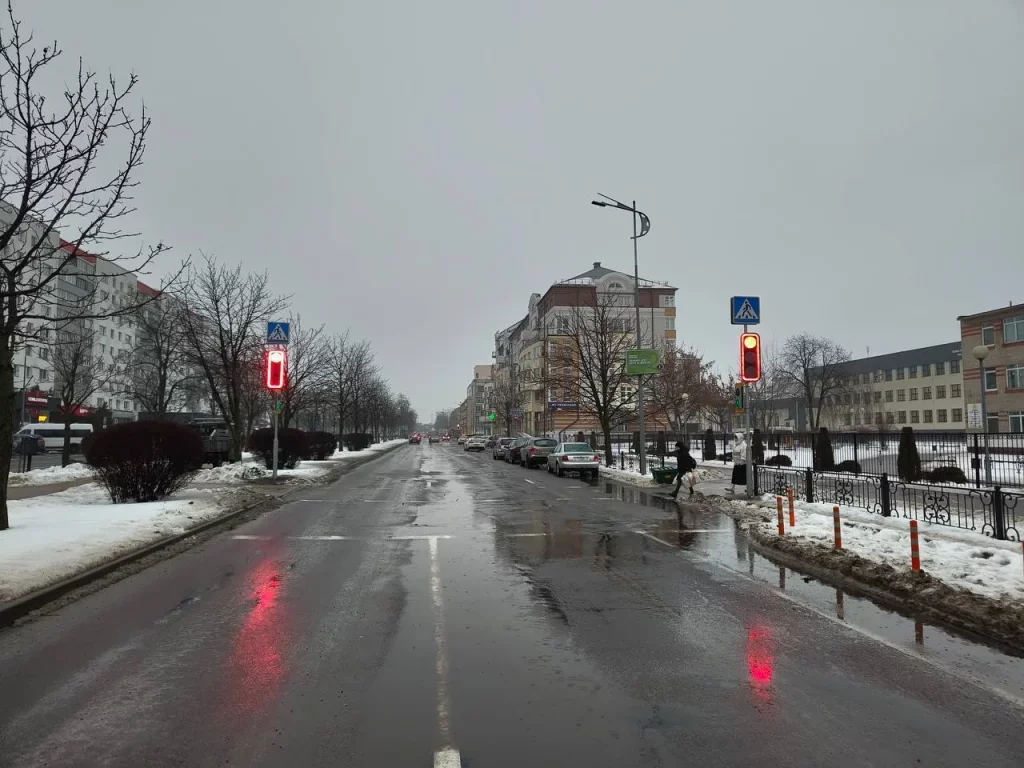 В Бресте на бульваре Космонавтов появился новый светофор