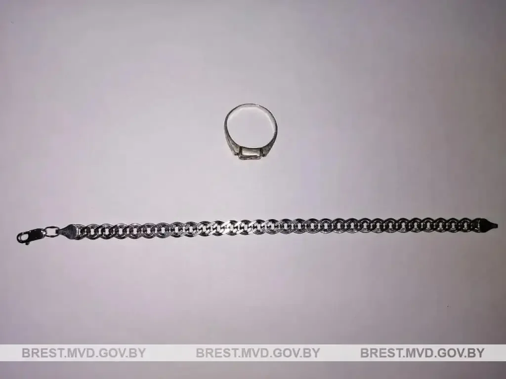 Житель Ивацевичей потерял и приятеля, и ювелирные украшения