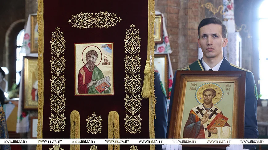 Брестской таможне вручили хоругвь с ликом апостола Матфея